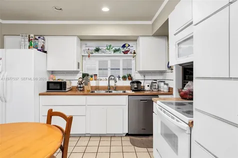 9011 SW 18th Terrace Miami FL 33165