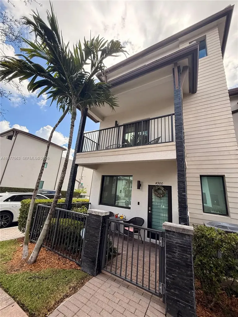 4900 NW 83rd Path Doral FL 33166
