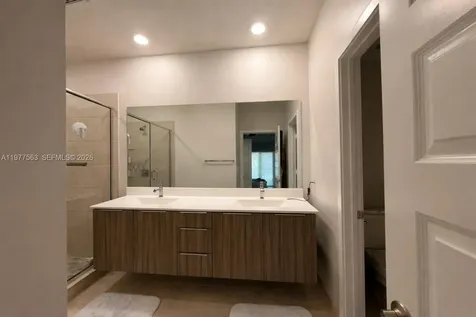 4900 NW 83rd Path Doral FL 33166