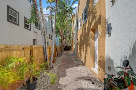 2945 Coconut Avenue Miami FL 33133