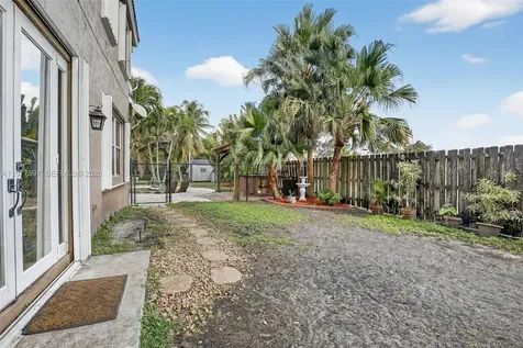 10614 SW 17th Place Davie FL 33324