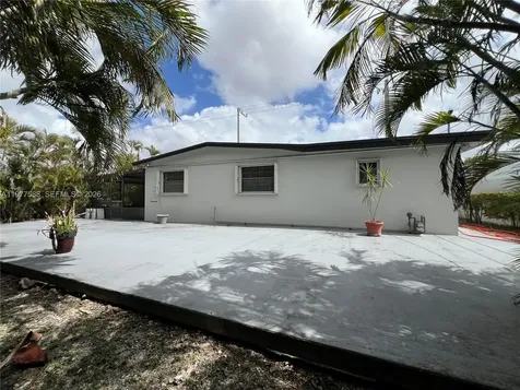 18160 NW 82nd Avenue Hialeah FL 33015