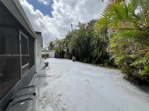 18160 NW 82nd Avenue Hialeah FL 33015