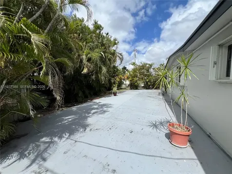 18160 NW 82nd Avenue Hialeah FL 33015