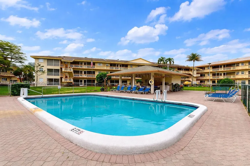 5300 Washington Street Hollywood FL 33021
