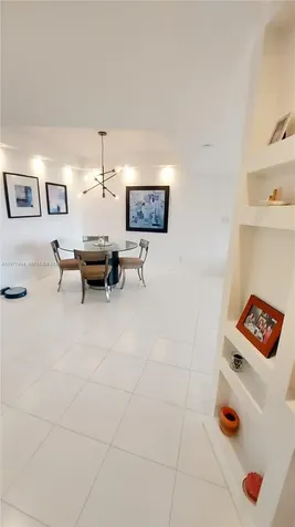 1000 W Island Boulevard Aventura FL 33160