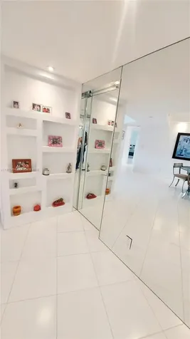 1000 W Island Boulevard Aventura FL 33160