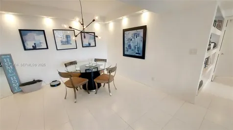 1000 W Island Boulevard Aventura FL 33160