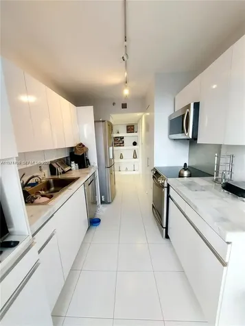 1000 W Island Boulevard Aventura FL 33160