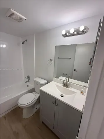 5911 Washington Street Hollywood FL 33023