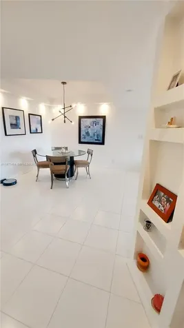1000 W Island Boulevard Aventura FL 33160
