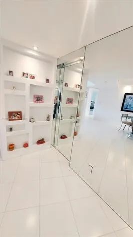 1000 W Island Boulevard Aventura FL 33160