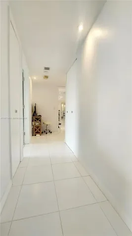 1000 W Island Boulevard Aventura FL 33160