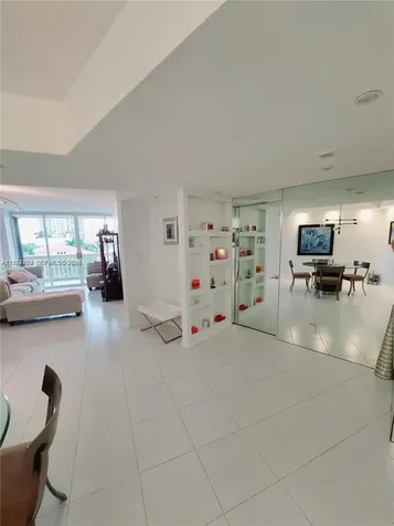 1000 W Island Boulevard Aventura FL 33160