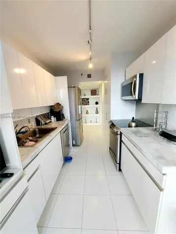 1000 W Island Boulevard Aventura FL 33160