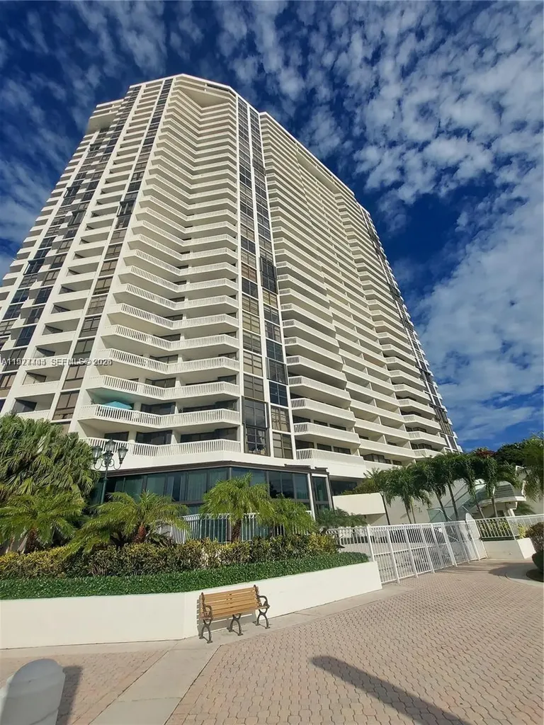 1000 W Island Boulevard Aventura FL 33160