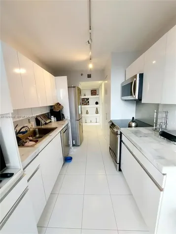 1000 W Island Boulevard Aventura FL 33160