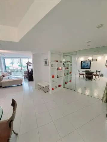 1000 W Island Boulevard Aventura FL 33160