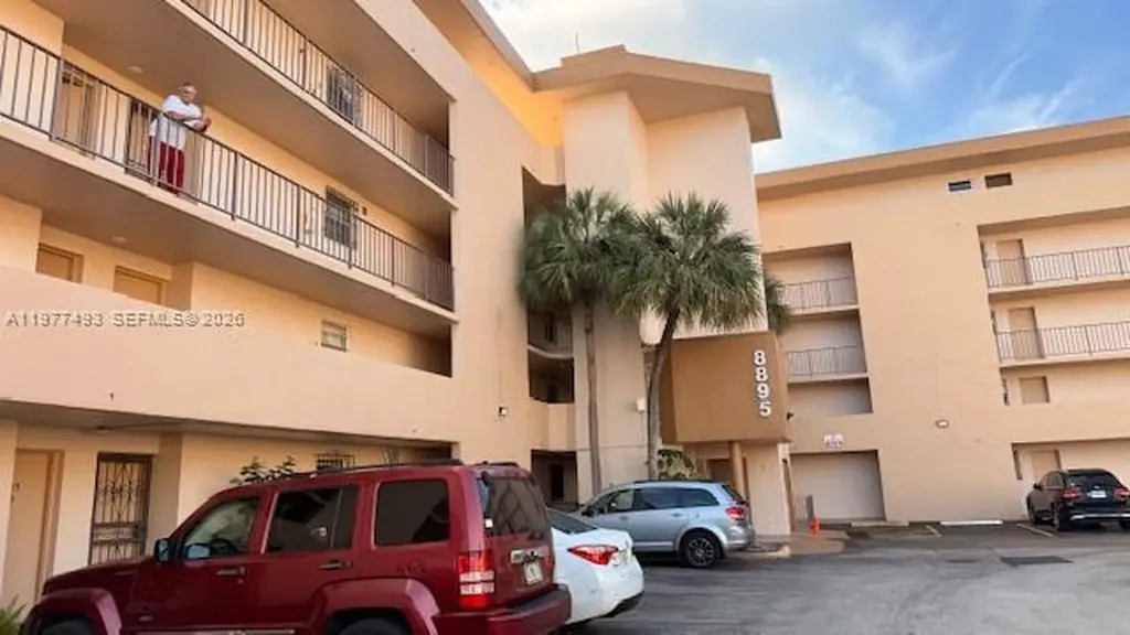8895 Fontainebleau Boulevard Miami FL 33172