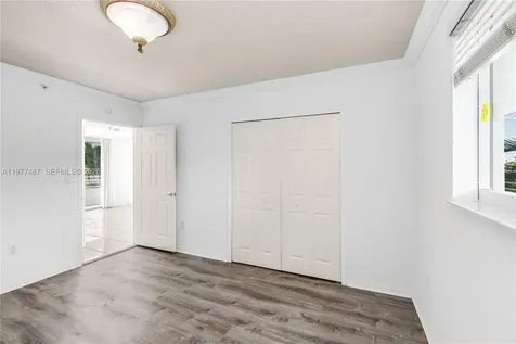 7800 Collins Avenue Miami Beach FL 33141