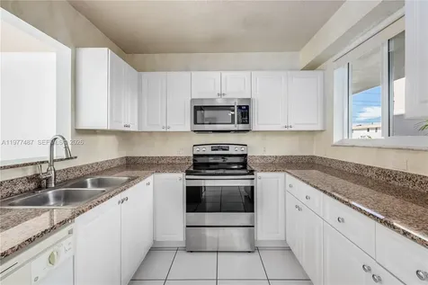7800 Collins Avenue Miami Beach FL 33141
