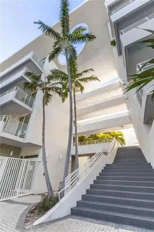 7800 Collins Avenue Miami Beach FL 33141