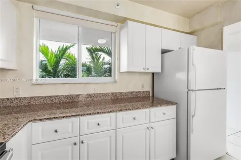 7800 Collins Avenue Miami Beach FL 33141
