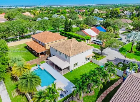 8826 NW 189th Terrace Hialeah FL 33018