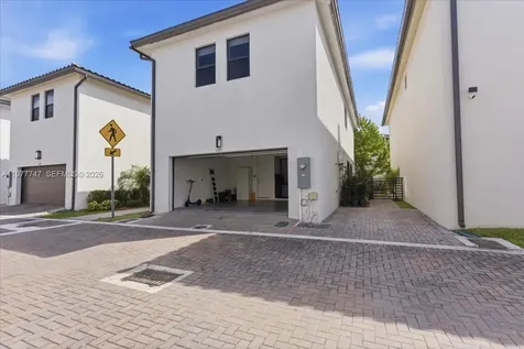 4395 NW 80th Court Doral FL 33166