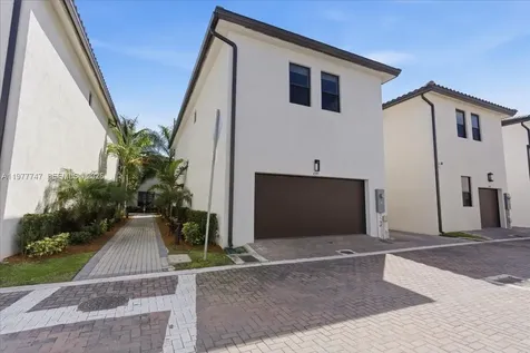 4395 NW 80th Court Doral FL 33166