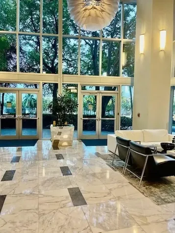 185 SW 7th Street Miami FL 33130