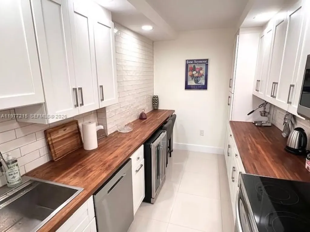 4001 Hillcrest Drive Hollywood FL 33021