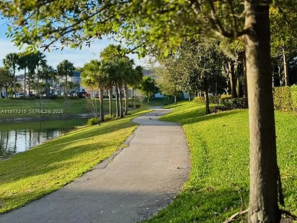 4001 Hillcrest Drive Hollywood FL 33021