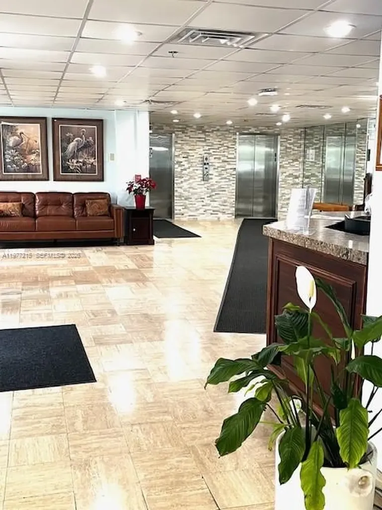 4001 Hillcrest Drive Hollywood FL 33021