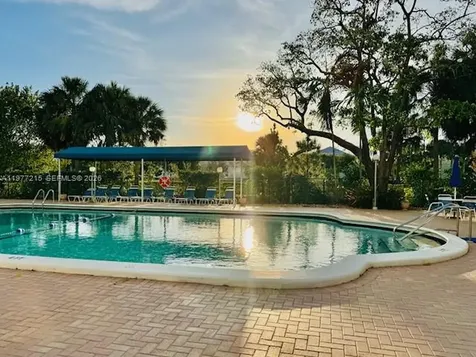 4001 Hillcrest Drive Hollywood FL 33021