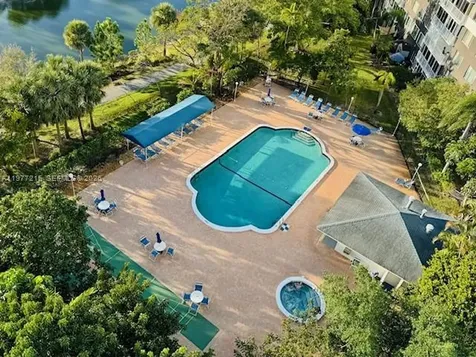 4001 Hillcrest Drive Hollywood FL 33021