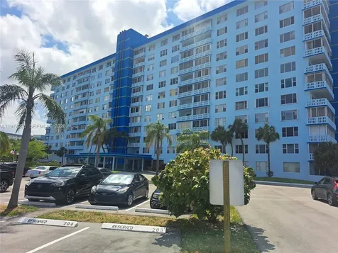 4001 Hillcrest Drive Hollywood FL 33021