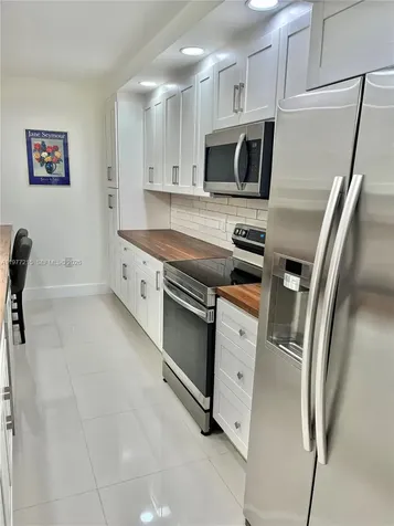 4001 Hillcrest Drive Hollywood FL 33021