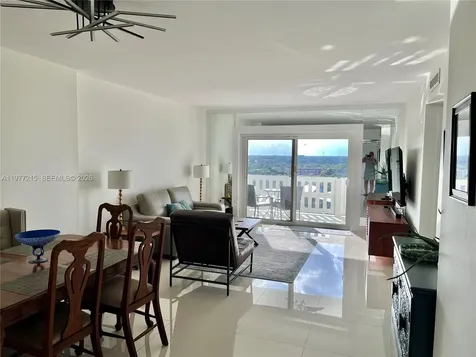 4001 Hillcrest Drive Hollywood FL 33021