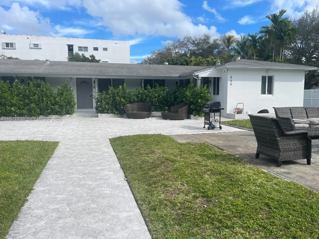 625 S 20th Avenue Hollywood FL 33020