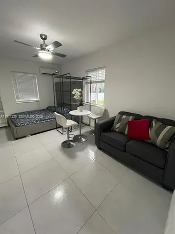 625 S 20th Avenue Hollywood FL 33020