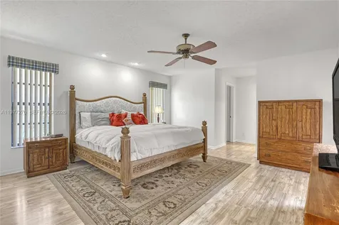 1048 NW 110th Lane Coral Springs FL 33071