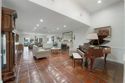 2046 NE 15th Street Fort Lauderdale FL 33304