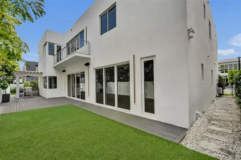10223 NW 75th Terrace Doral FL 33178