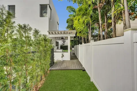 10223 NW 75th Terrace Doral FL 33178