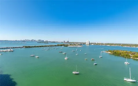7934 West Drive North Bay Village FL 33141