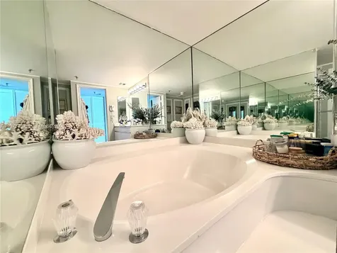 9 Island Avenue Miami Beach FL 33139