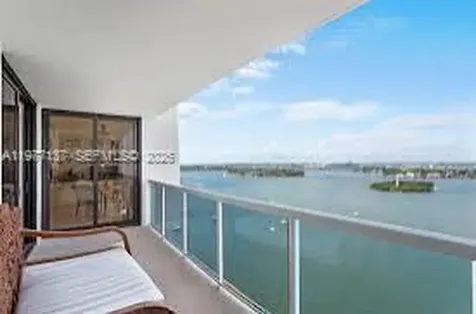 9 Island Avenue Miami Beach FL 33139