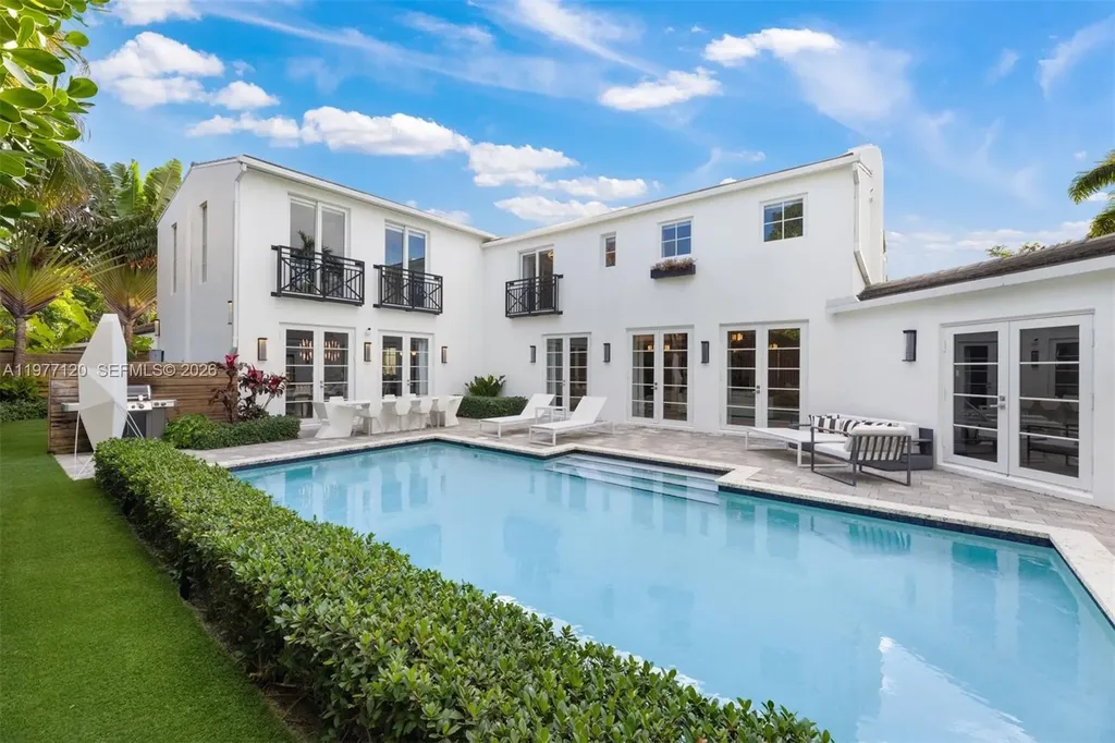 2887 Pine Tree Drive Miami Beach FL 33140