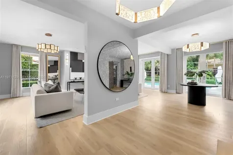 2887 Pine Tree Drive Miami Beach FL 33140